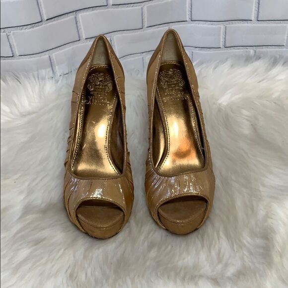 Vince Camuto Gold Pleated Platform Heels Size 6.5 - Picture 2 of 6